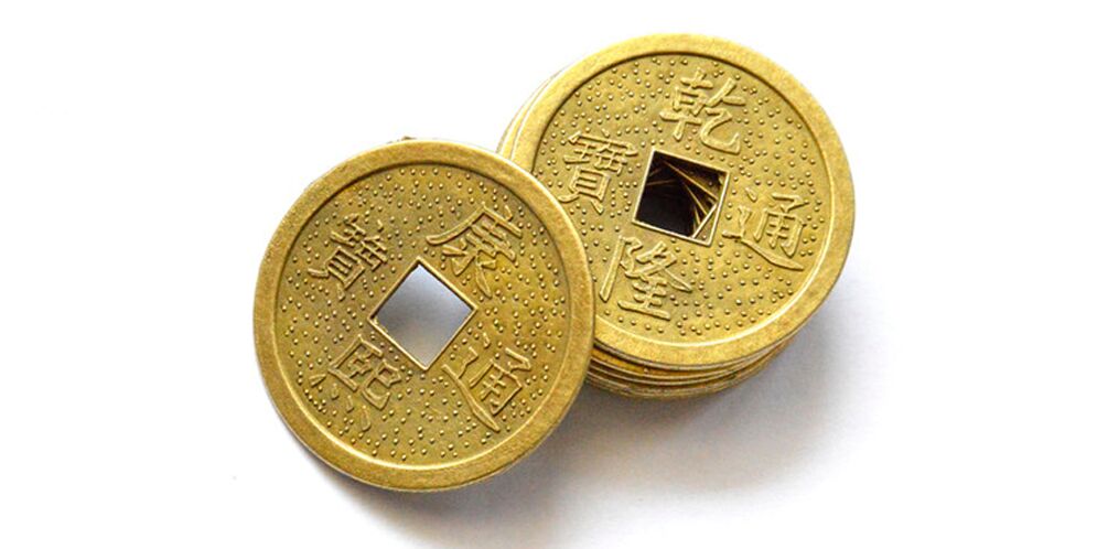 Chinesische Münze als Glücksbringer